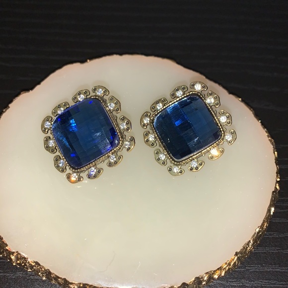 Blue square clip on earrings - Picture 3 of 6